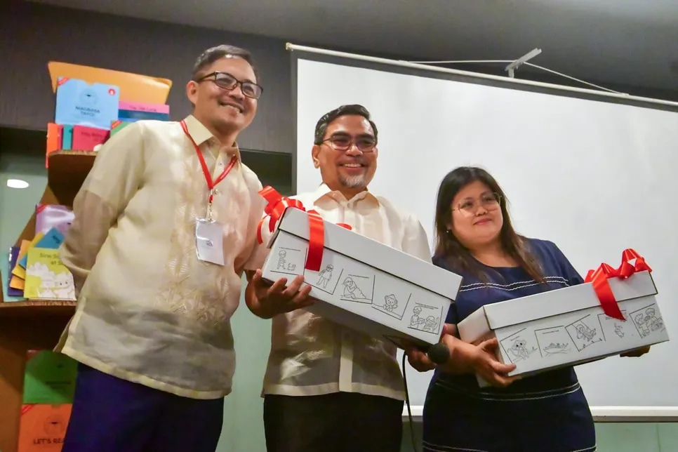 Lampara Reads is claimed as the country's first set of locally produced books consisting of 150 Filipino-written and 150 English-written books with decodable text