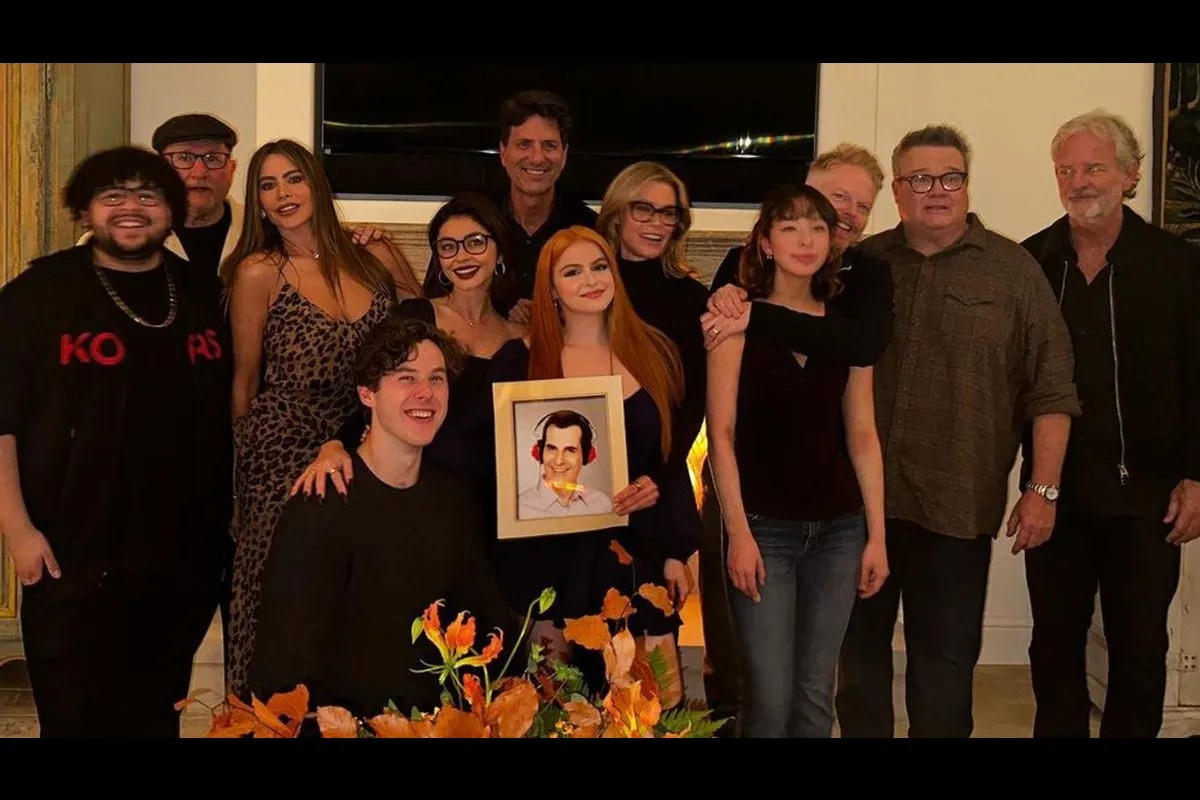 LOOK: ‘Modern Family’ cast members reunite after 3 years | ABS-CBN