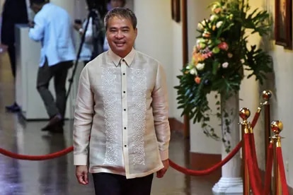 Senators donned their best as they strutted the red carpet before the opening of the third regular session of the Senate on Monday morning.