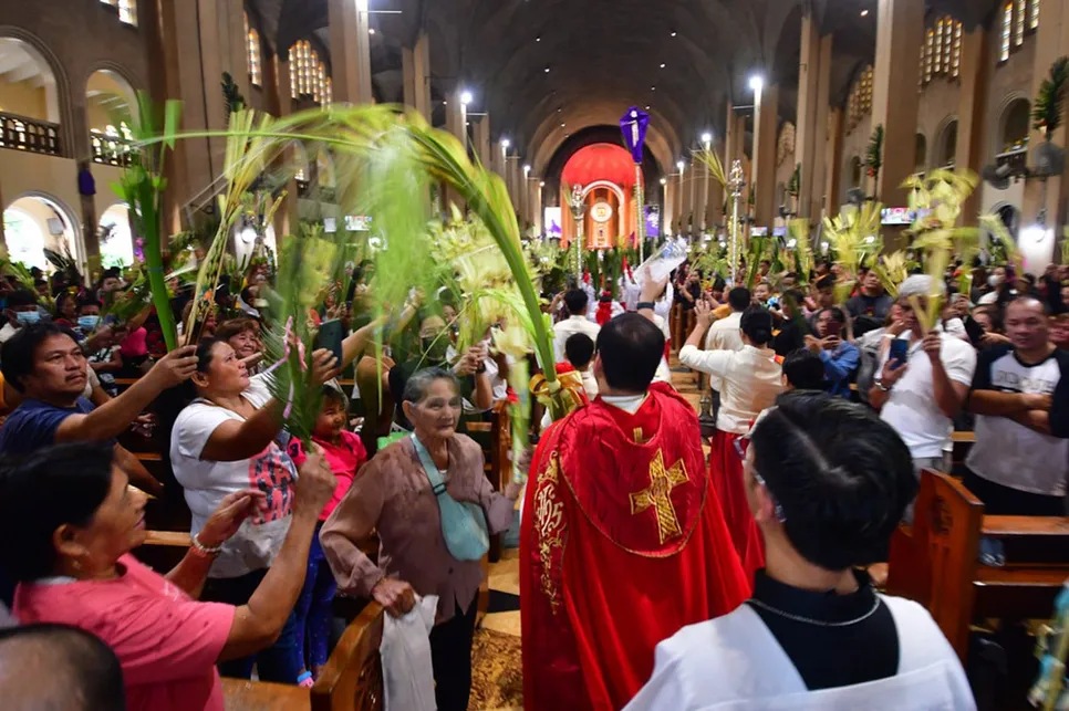 Catholic devotees flock to Baclaran Church in Parañaque City on Palm Sunday, March 24, 2024.