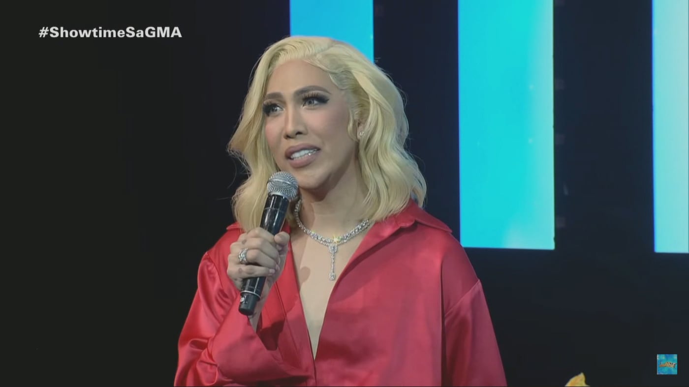 WATCH: Vice Ganda thanks ABS-CBN, GMA execs in Showtime contract signing |  ABS-CBN Entertainment