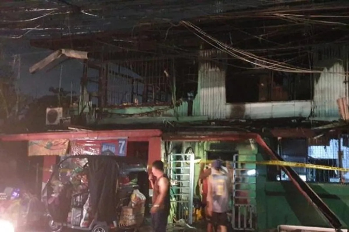 Fire Engulfs 2 Houses Displaces 11 Families In Taguig Abs Cbn News