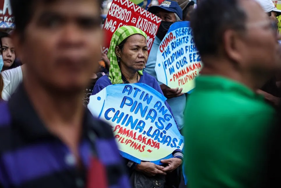 'Atin ang Pinas, China layas!'