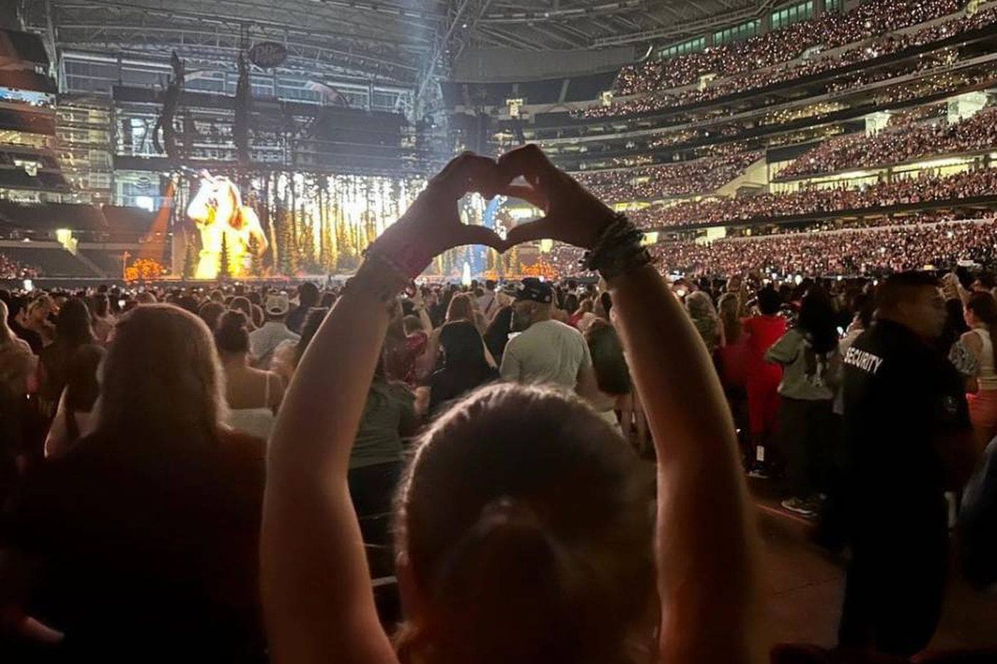 Selena Gomez proud of Taylor Swift in 'Eras' Tour | ABS-CBN Entertainment