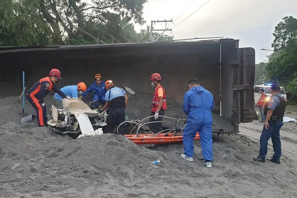 Search and rescue after Tagaytay-Nasugbu Road vehicular accident