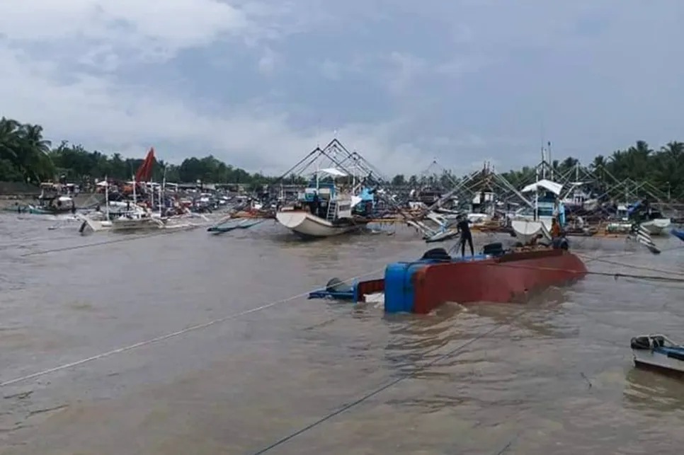 Strong river current capsizes fishing boat in Hamtic, Antique