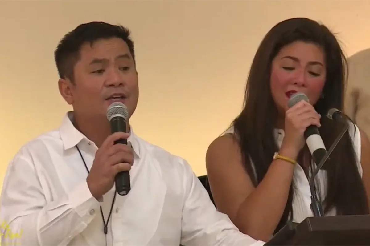 Regine Velasquez, Ogie Alcasid perform 'Hindi Ka Nag-iisa' at Aquino  funeral mass | ABS-CBN Entertainment
