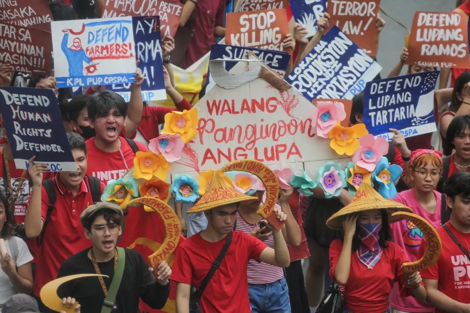 Land reform advocates protest along Manila, demanding genuine land reform as the solution to food security in the country, during the 52nd year of the Presidential Decree 27 under President Ferdinand Marcos Sr., on October 21, 2024.  Mark Demayo, ABS-CBN News