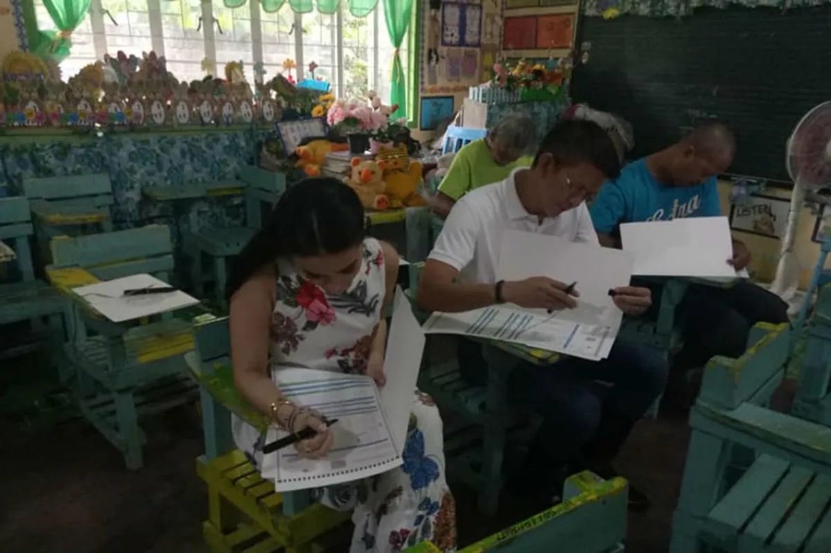 LOOK: Chiz Escudero, wife Heart cast vote in Sorsogon | ABS-CBN News