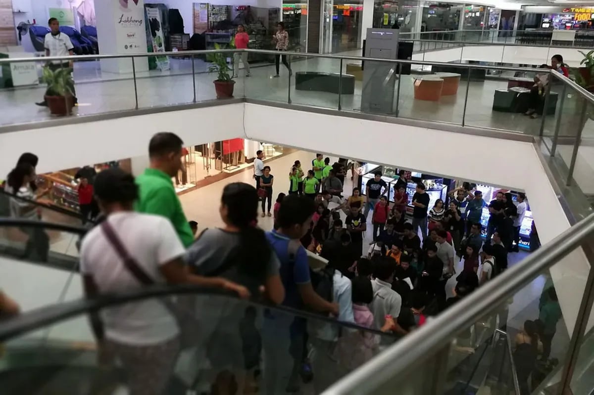 LIST: Which malls are open this Holy Week?