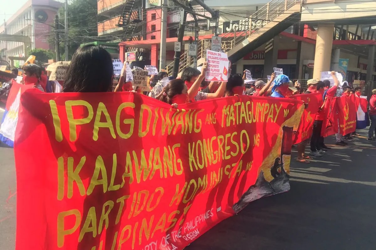 Mga nagpakilalang miyembro ng NPA, nag-rally sa Mendiola | ABS-CBN News