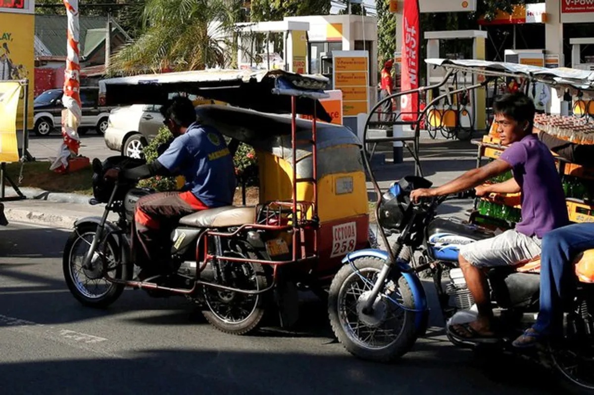 Mga kolorum tricycle drivers, dumadaing sa pagsira ng side car nila ...