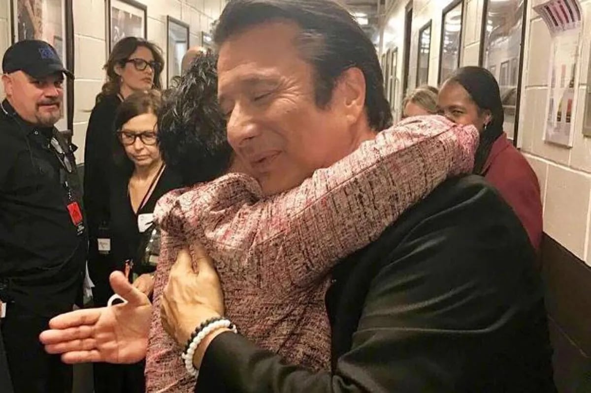 LOOK: Arnel Pineda meets Journey's Steve Perry for first time | ABS-CBN  Entertainment