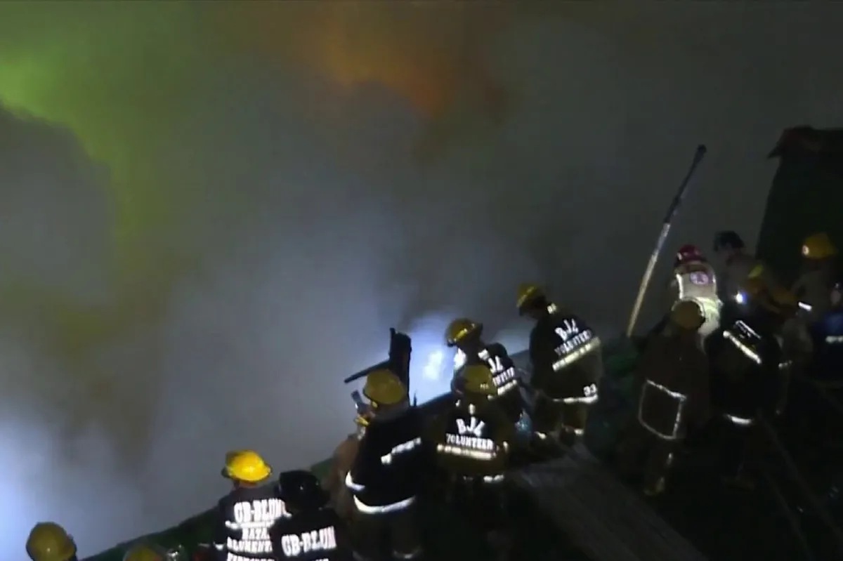 Großmutter stirbt, nachdem sie in Tondo, Manila, in einem Feuer ...