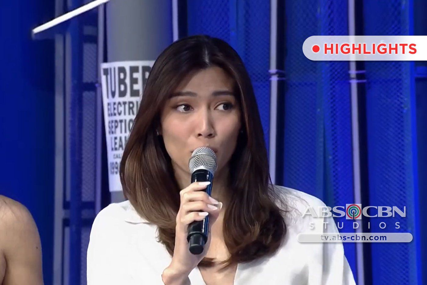 Nicole Cordovez, tinaboy ng katabi niya sa MRT noon | It’s Showtime
