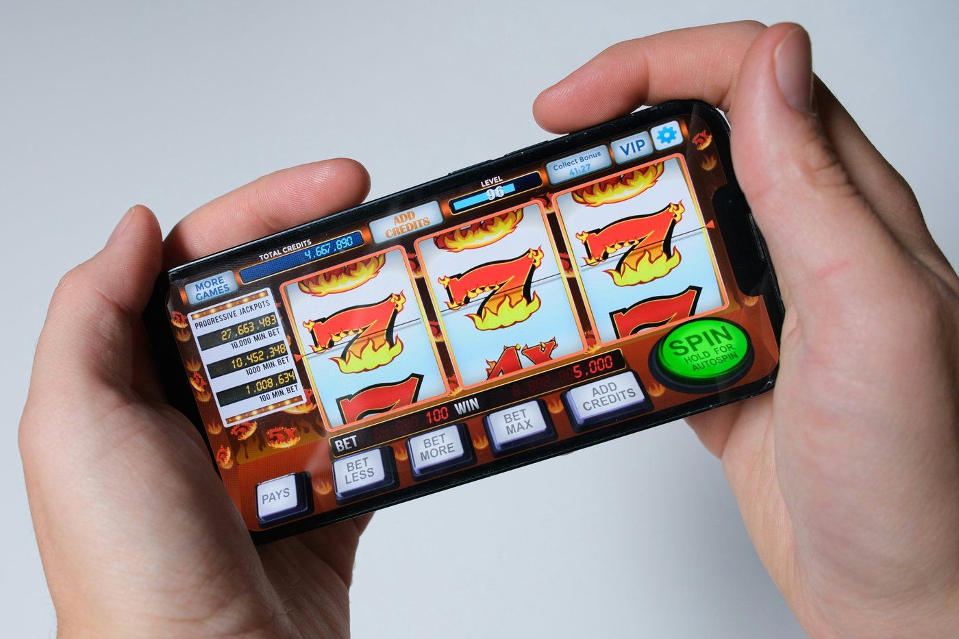 India bans vast online gambling industry