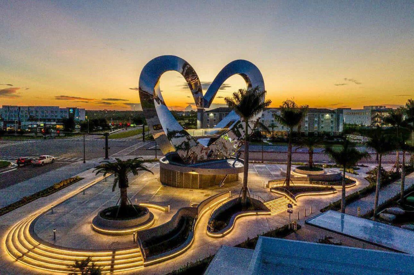Fil-American artist JEFRE unveils world’s largest heart sculpture in ...