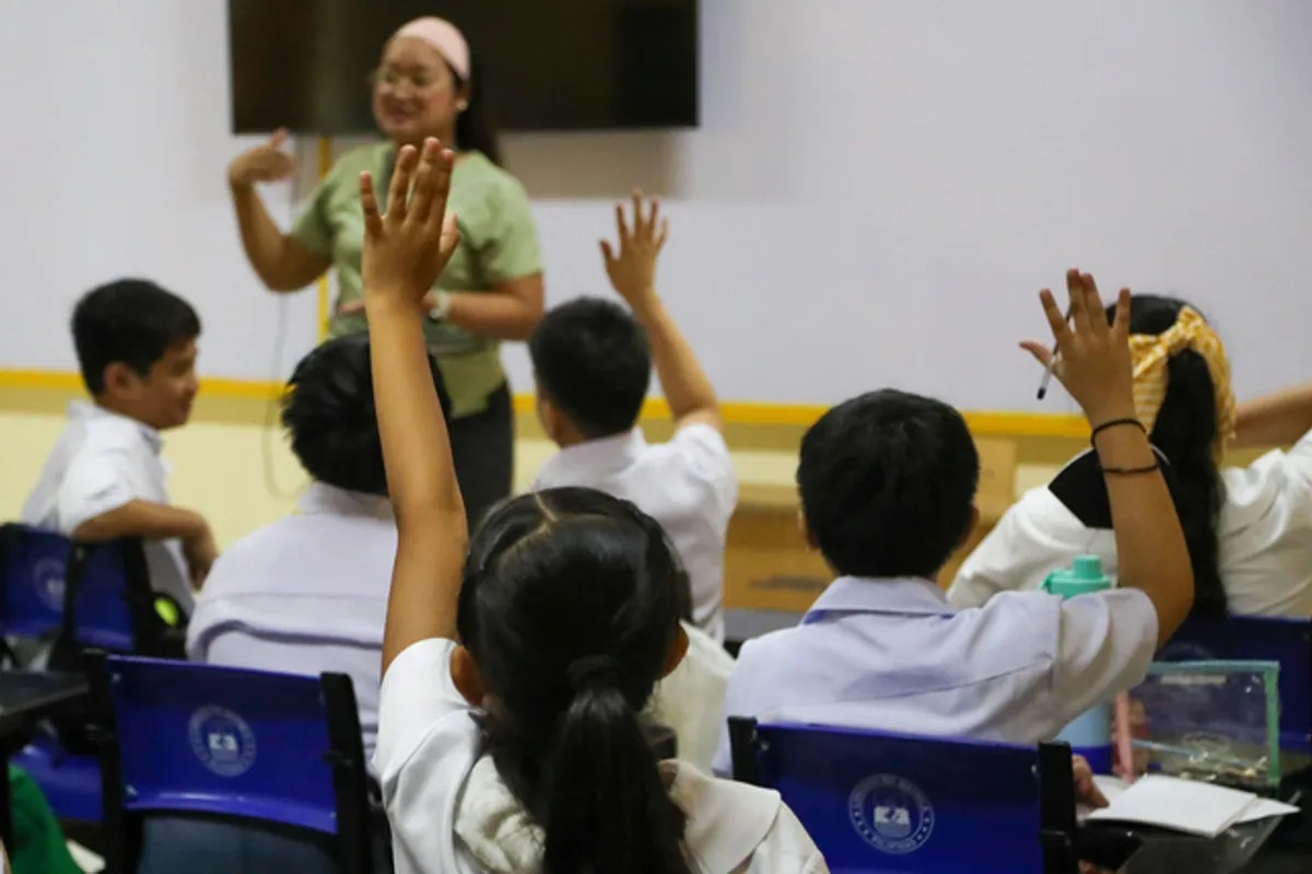 DepEd’s ARAL program on tutoring drives early improvements in student ...