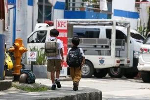 Pupils of Caniogan Elementary School in Pasig City navigate the streets at dismissal time on August 14, 2025. Jonathan Cellona, ABS-CBN News/File