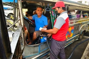 Motorists queue for fuel at a gas station in Pasig City on October 10, 2022, a day before a new round of oil price hike takes effect. Diesel prices is forecast to increase by P6 to P6.85 per liter, gasoline prices at P1.20 to P1.40 per liter, and kerosene prices by P3.50 to P3.70 per liter. Mark Demayo, ABS-CBN News