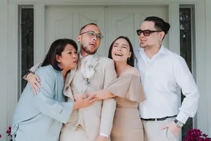 Netizens were abuzz after actress Matet de Leon shared a happy photo of her with her three siblings who were all adopted by the late National Artist and superstar Nora Aunor.