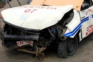 Pagkamatay ng 5 detainee sa naaksidenteng police mobile, kaduda-duda umano