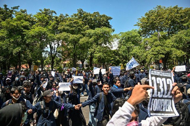Serangan asam menyorot bahaya yang semakin meningkat bagi aktivis Indonesia