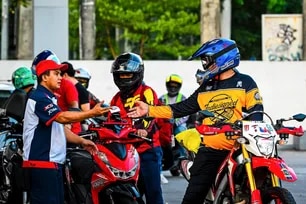 Motorists line up at a gasoline station along Philcoa in Diliman, Quezon City on Friday, March 6, in a rush to refuel ahead of the expected fuel price increase next week. Long queues of cars and motorcycles formed as drivers tried to fill up before the anticipated hike in gasoline and diesel prices.  Maria Tan, ABS-CBN News