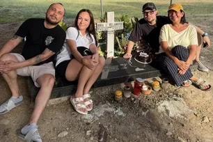 Lotlot de Leon and her siblings paid a visit to the grave of the late National Artist for Film and Broadcast Arts Nora Aunor in Taguig City to mark her 73rd birthday.