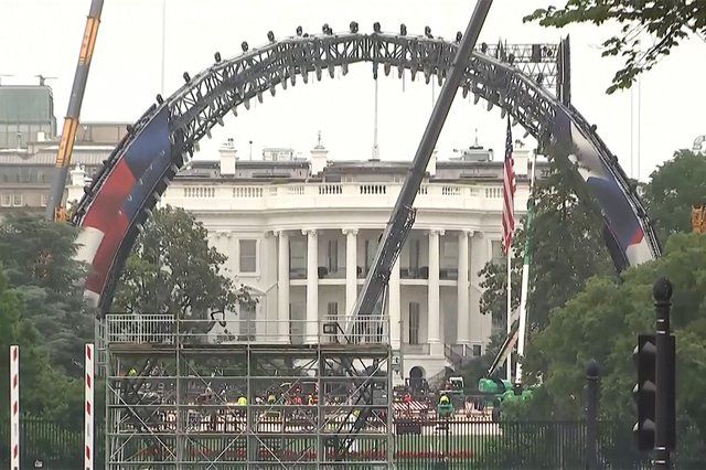 Trump builds giant stage at White House for birthday cage fight