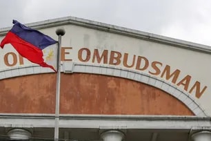 Akbayan partylist group troop to the office of the Ombudsman to award a symbolic medal of Valor to Ombudsman Conchita Morales during a gathering in front ot eh agency's gate, October 4, 2017. Jonathan Cellona, ABS-CBN News