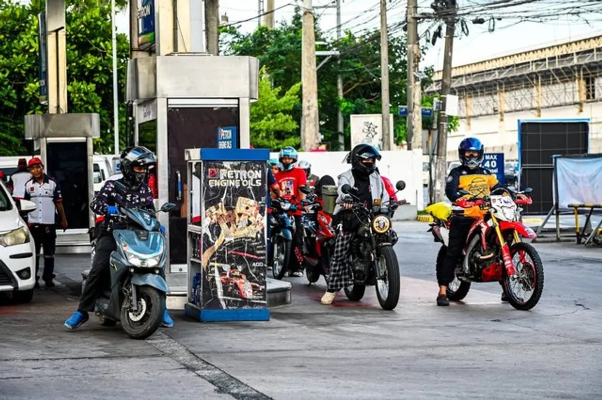 Diesel, kerosene prices seen going down by about P10 next week