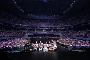ITZY takes a photo with the audience during the Manila stop of its 'Tunnel Vision' concert tour at the SM Mall of Asia Arena on July 11, 2026. Photo from ITZY's X account