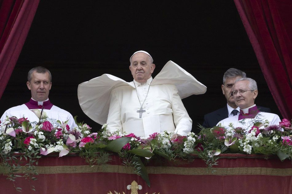 Pope Francis (C) during his traditional 'Urbi et Orbi' Easter message and blessing from the central loggia of Saint Peter's Basilica overlooking Saint Peter's Square, Vatican City, 31 March 2024, after the Easter Sunday Mass. EPA-EFE/MASSIMO PERCOSSI