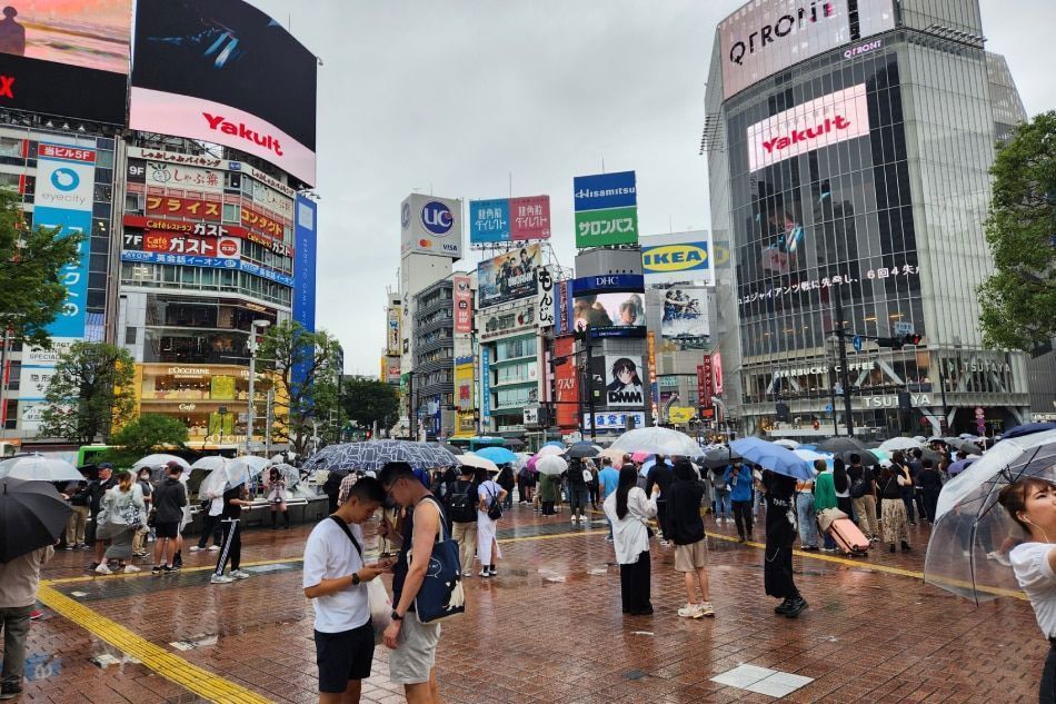 Crowds are unfazed by the rain at the Shibuya scramble crossing in Tokyo, Japan on June 22, 2023. Art Fuentes, ABS-CBN News