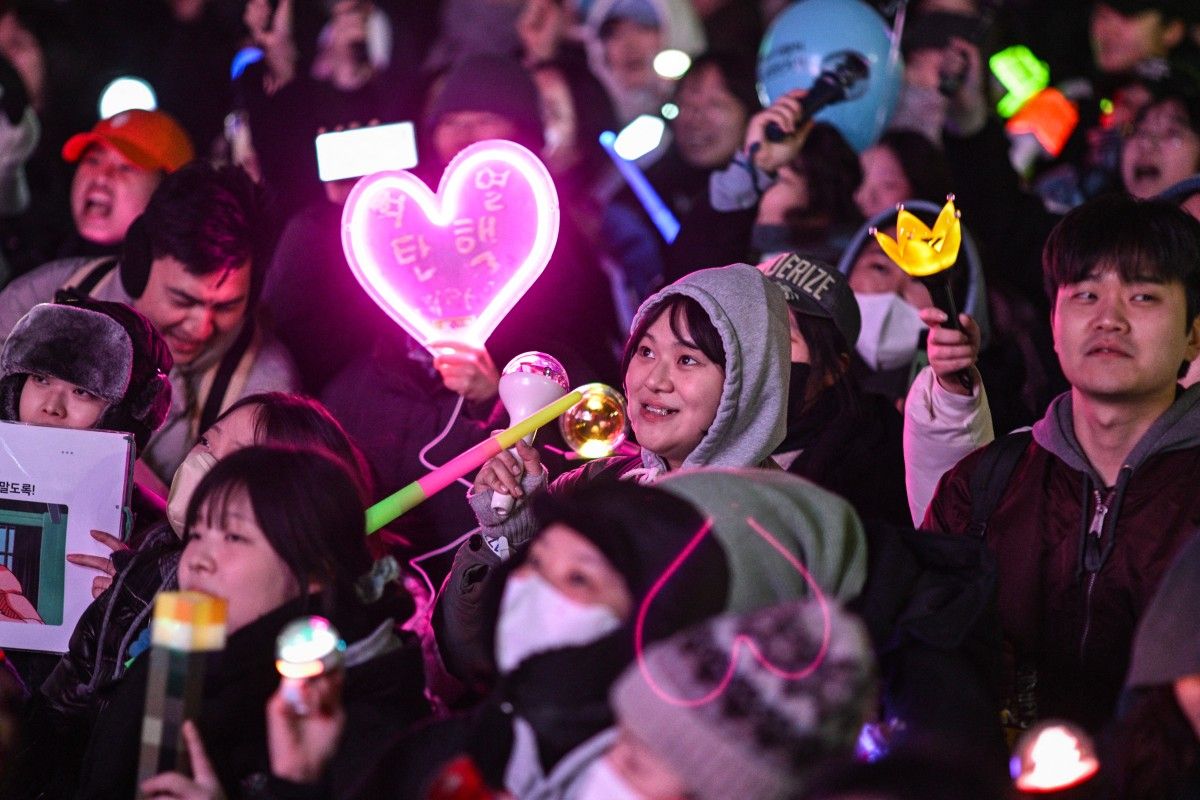 Reactions from Korean Celebrities Following President Yoon's Impeachment Vote