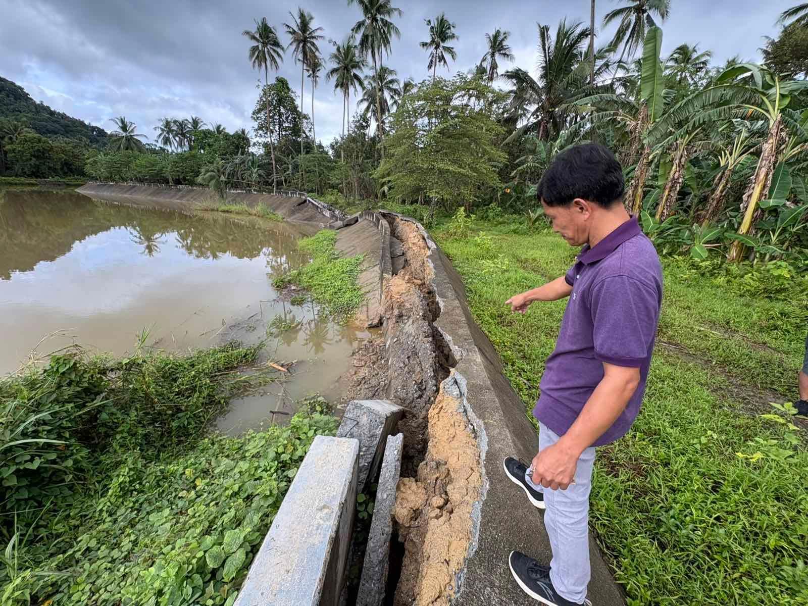 A collapsed dike along the Subaan River. Dennis Datu, ABS-CBN News