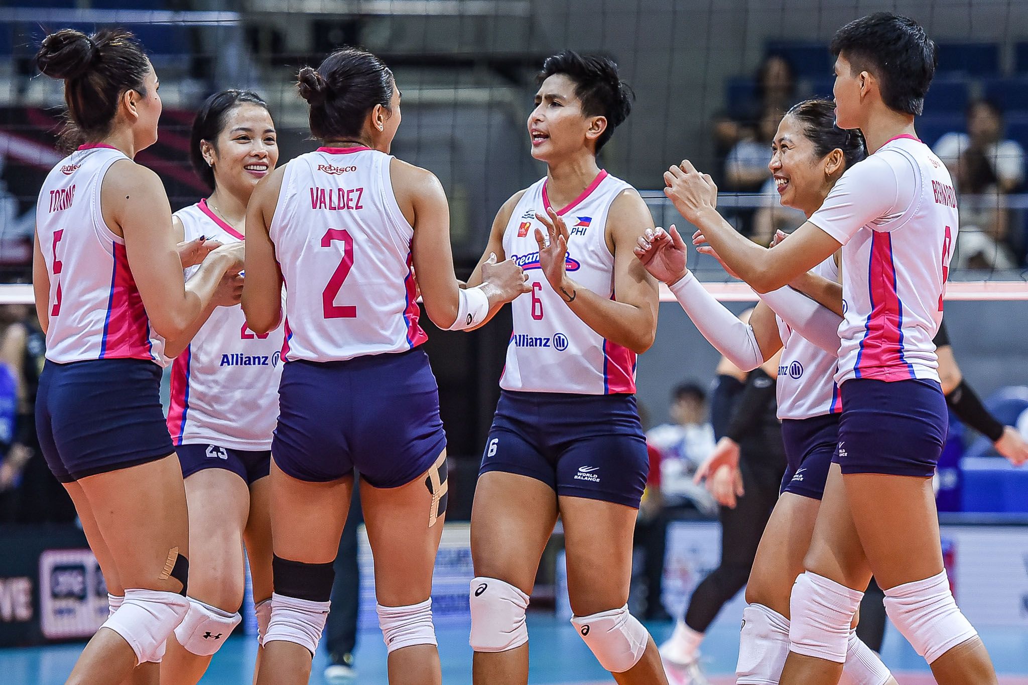 PVL: Creamline sweeps Zus Coffee, heads to bronze match with momentum |  ABS-CBN Sports