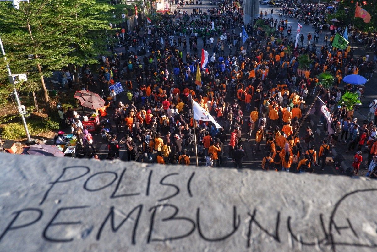 Indonesia president makes concessions after days of deadly protests forced him to scrap China summit trip