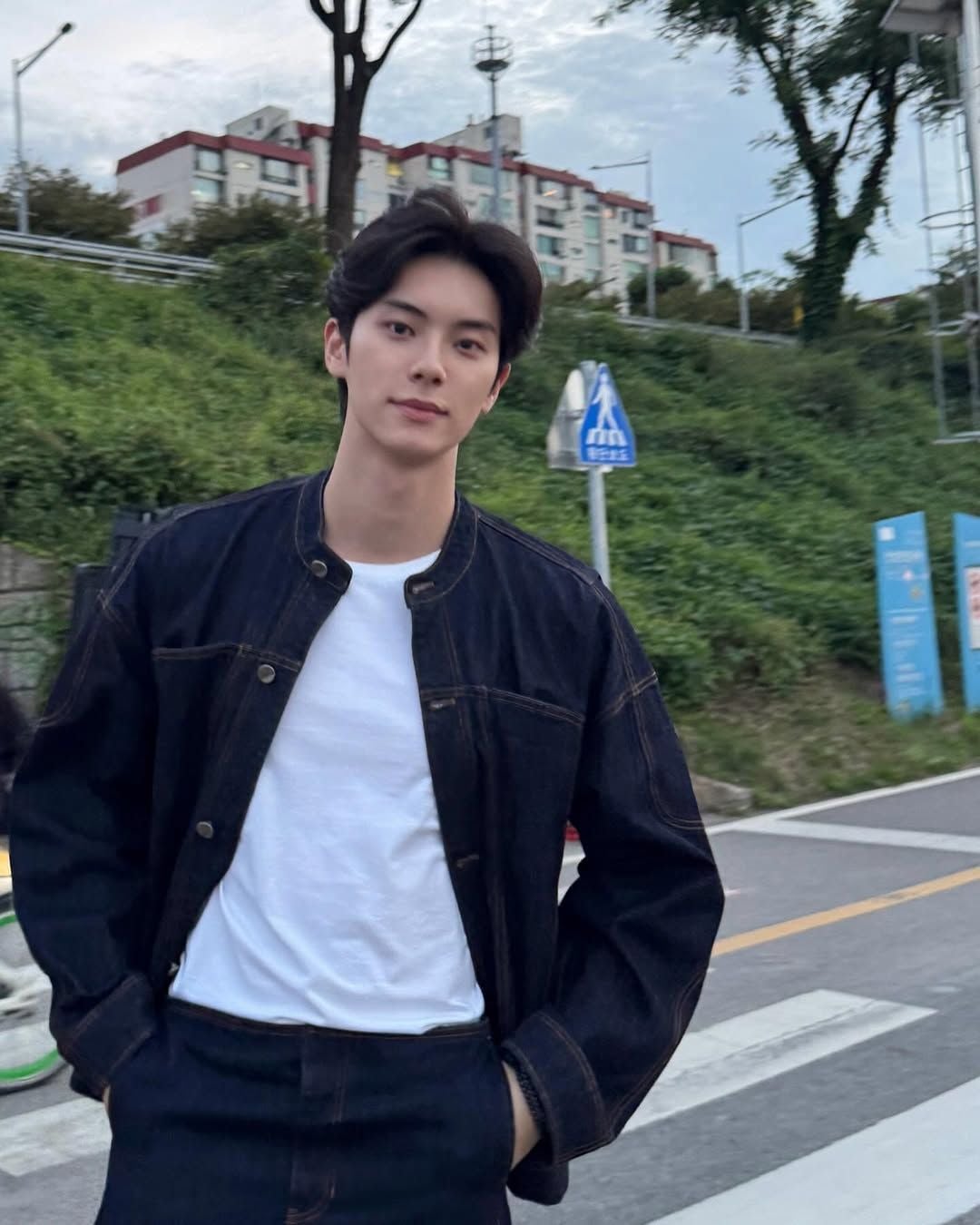 Lee Chaemin in Talks to Lead Korean Drama Adaptation of “Miracles of the Namiya General Store”