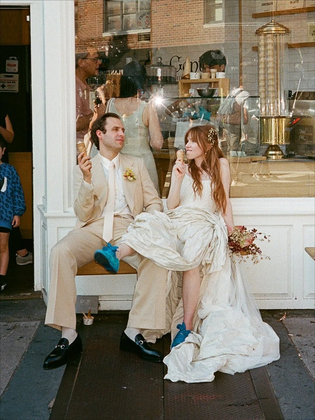 Pizza, Subway, and 'I Do': Carly Rae Jepsen and Cole M.G.N.'s Laid-Back New  York Wedding | ABS-CBN Metro.Style, image size:1080x1439