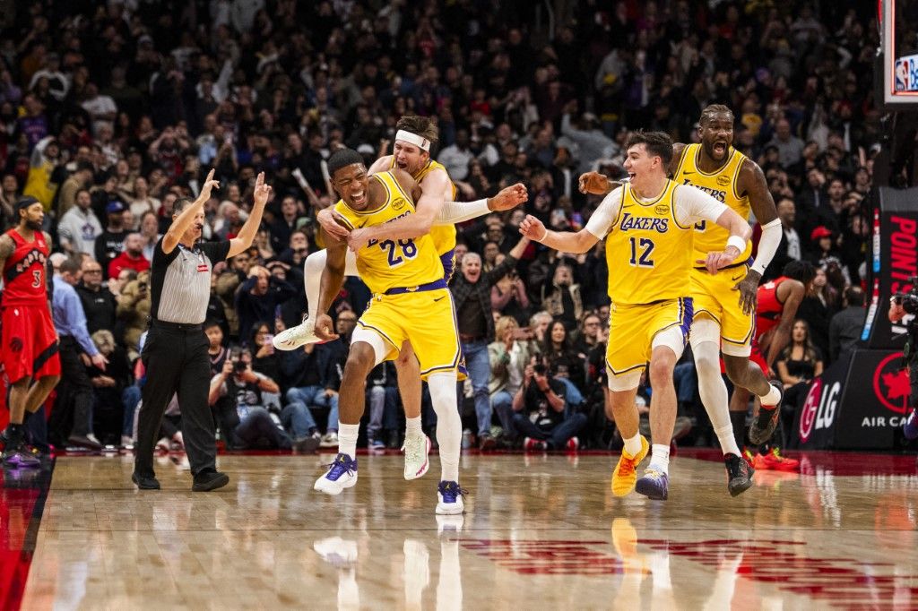 NBA: Lakers win a squeaker but LeBrons's double-digit streak ends