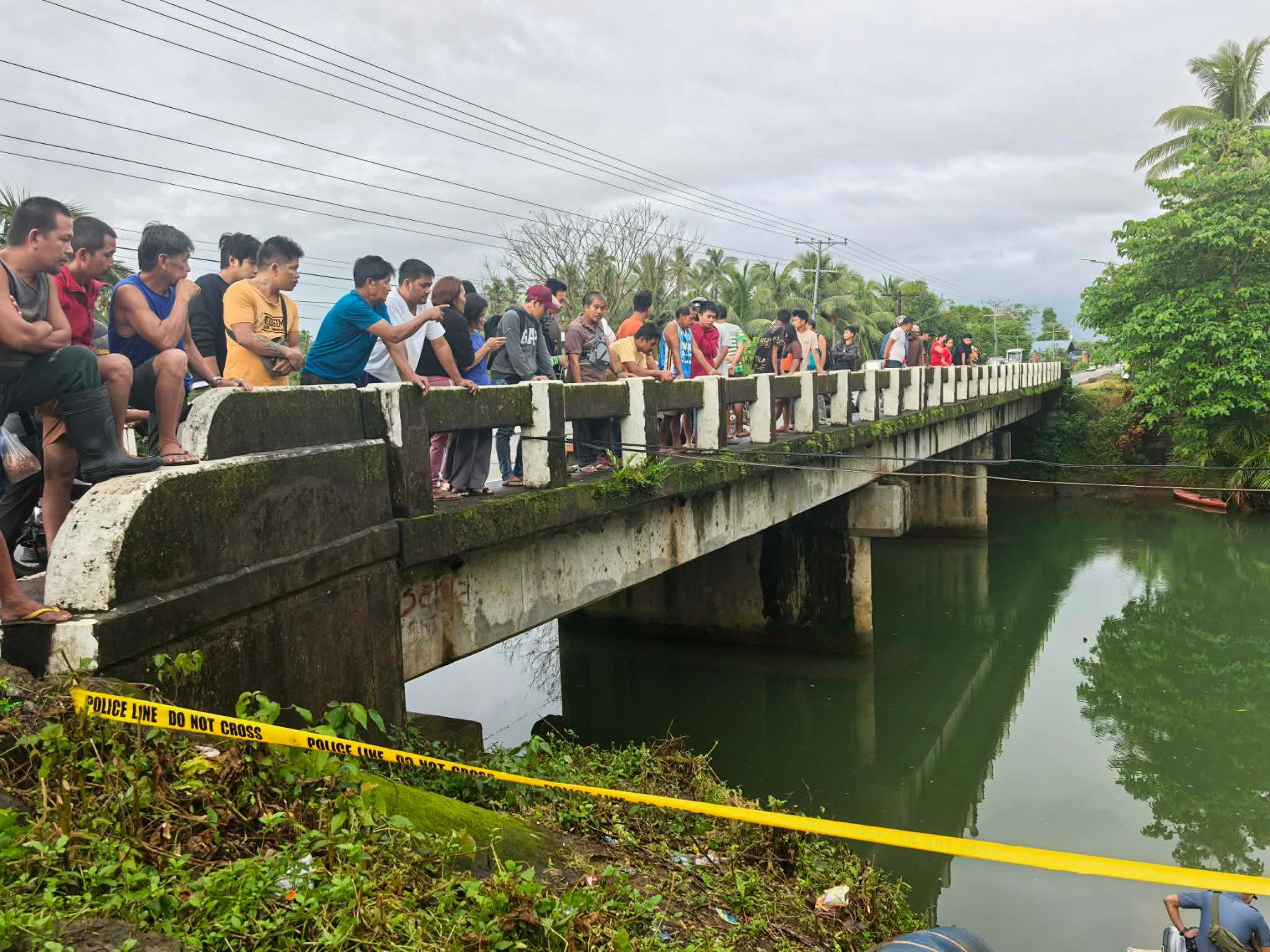 Bangkay ng babae, natagpuan sa plastic storage box sa ilog sa Camarines  Norte | ABS-CBN News