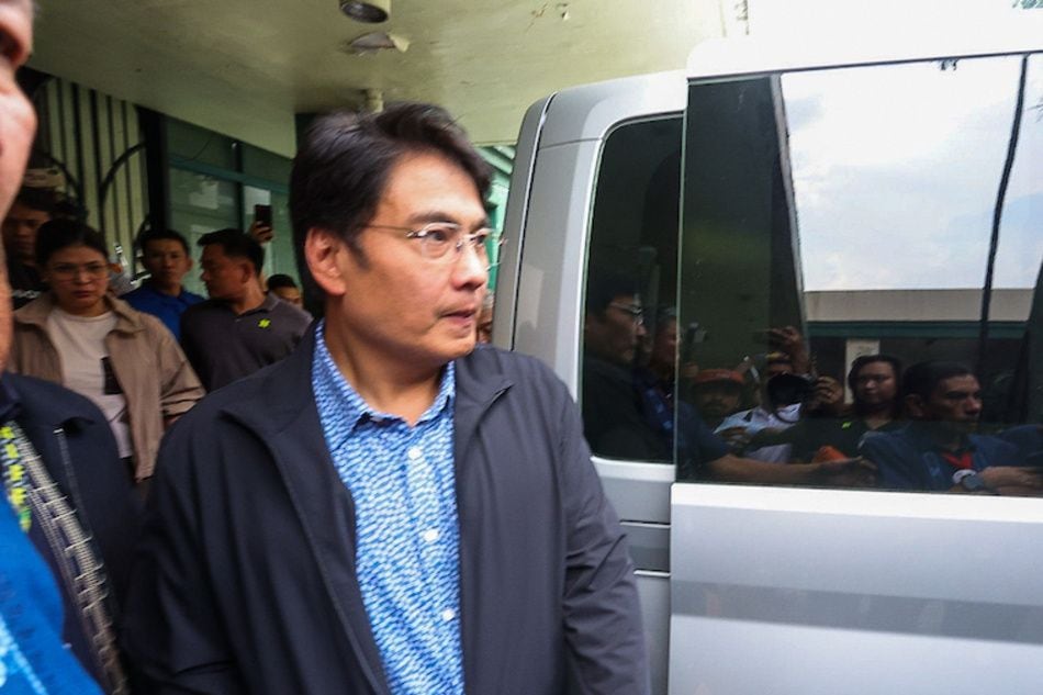 Bong Revilla tried but failed to bring clothes, gadgets into QC Jail: BJMP  | ABS-CBN News