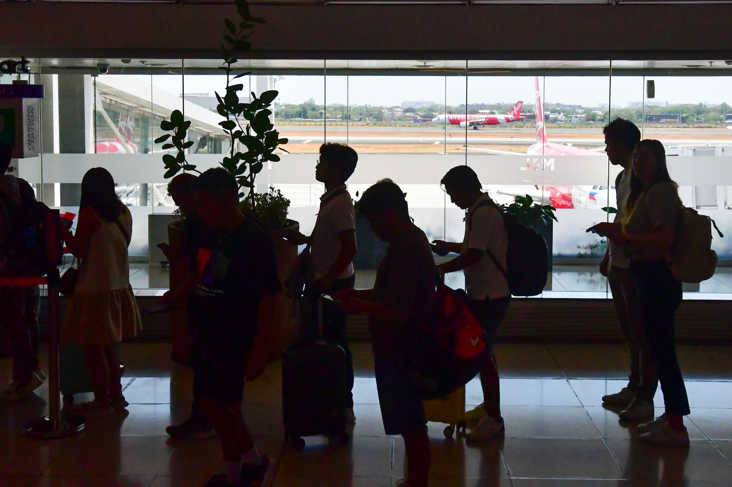 Passengers flock to the Ninoy Aquino International Airport Terminal 2 in Pasay City on March 25, 2024. Mark Demayo, ABS-CBN News/File