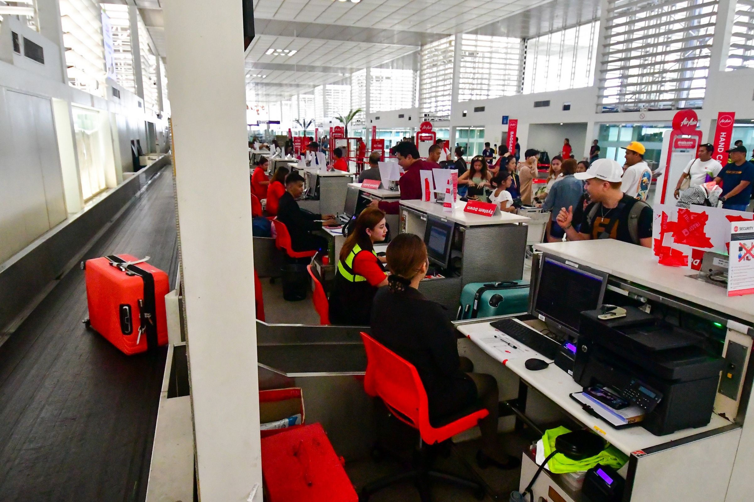 Passengers flock to the Ninoy Aquino International Airport Terminal 2 in Pasay City on March 25, 2024. Mark Demayo, ABS-CBN News/File