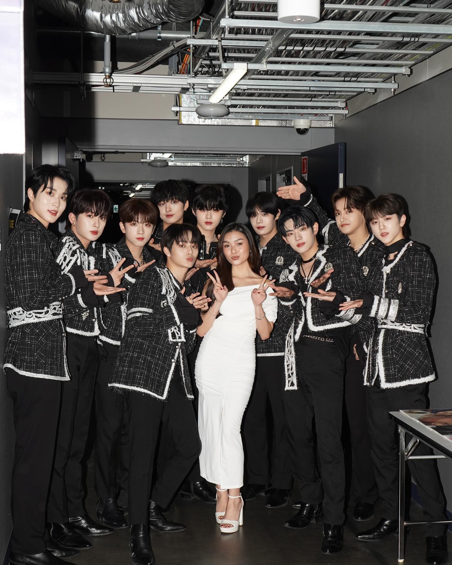 Francine Diaz shares a photo with Girls' Generation Yuri at the Asia Star  Entertainer Awards | ABS-CBN Entertainment, image size:1440x1800